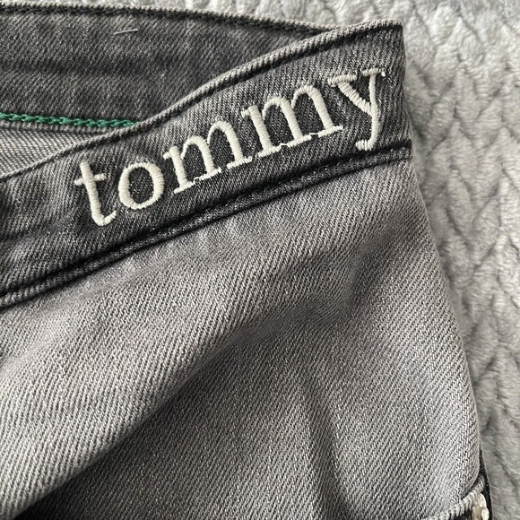 Tommy Hilfiger Y2K LOOK Mom Jeans, Cotton, High Rise tapered Grey Size 28 - Picture 7 of 12